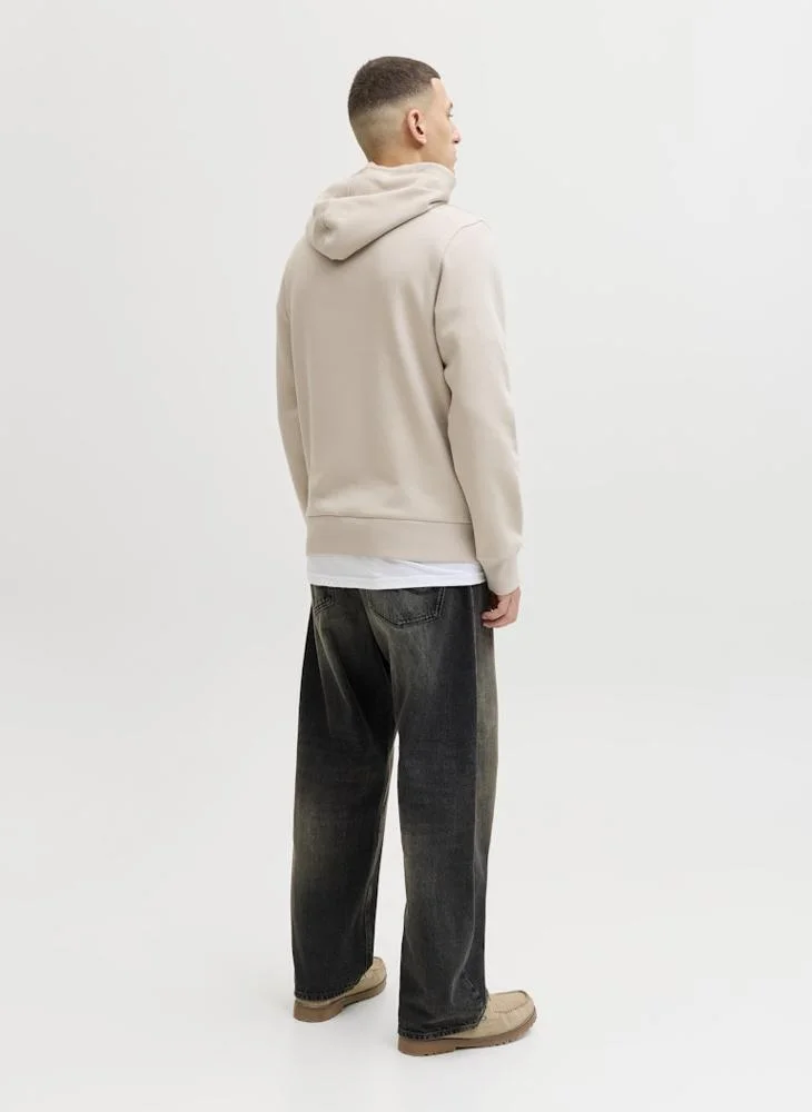 جاك اند جونز هودي بقلنسوة برسومات